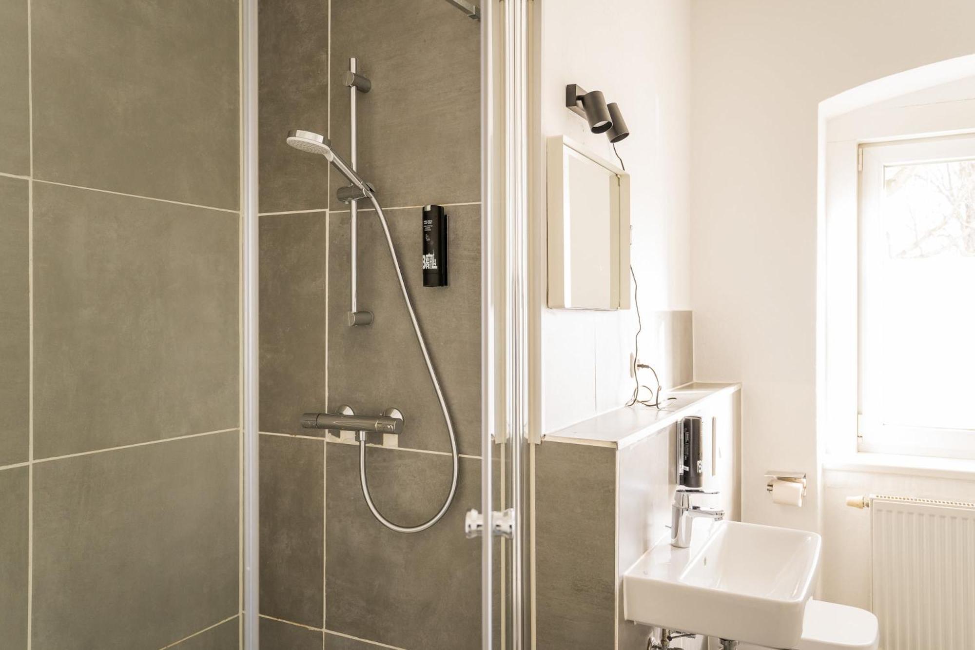 Three Bedroom Big Kitchen Selfcheckin Street Parking Apartamento *