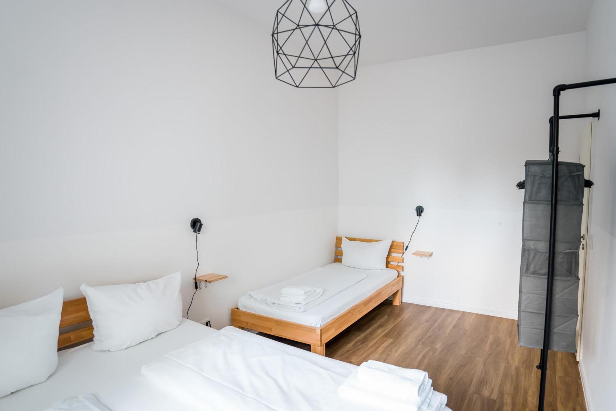 Three Bedroom Big Kitchen Selfcheckin Street Parking Apartamento