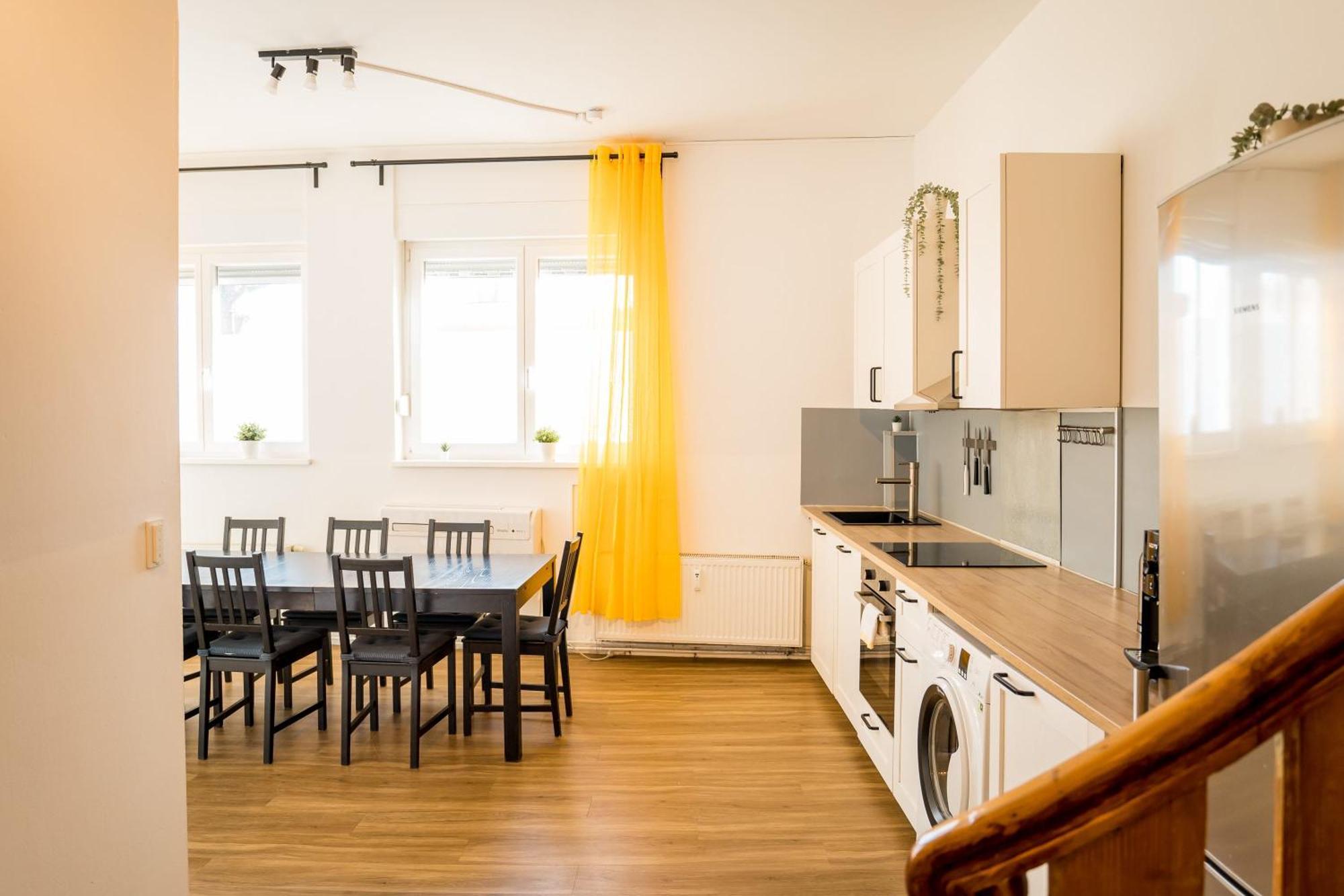 Three Bedroom Big Kitchen Selfcheckin Street Parking Berlino