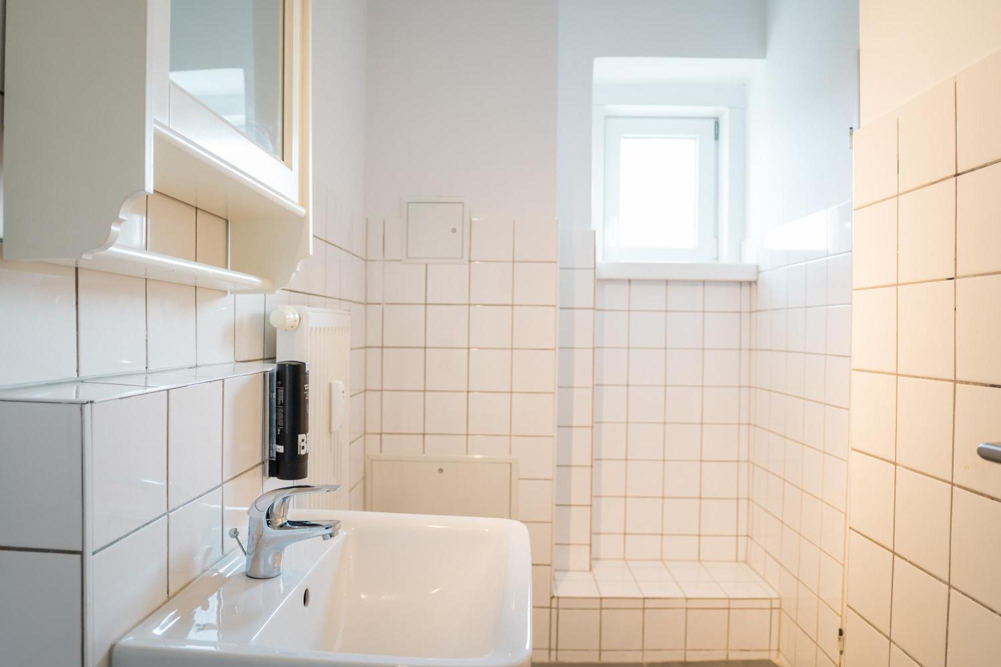 Three Bedroom Big Kitchen Selfcheckin Street Parking Appartamento