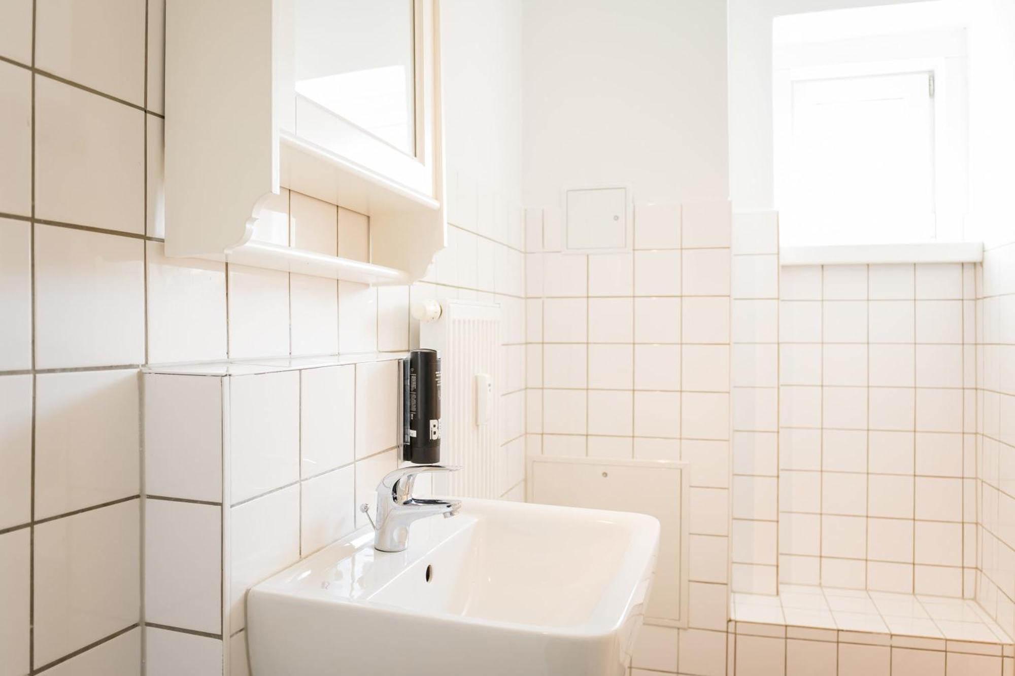 Appartamento Three Bedroom Big Kitchen Selfcheckin Street Parking Berlino