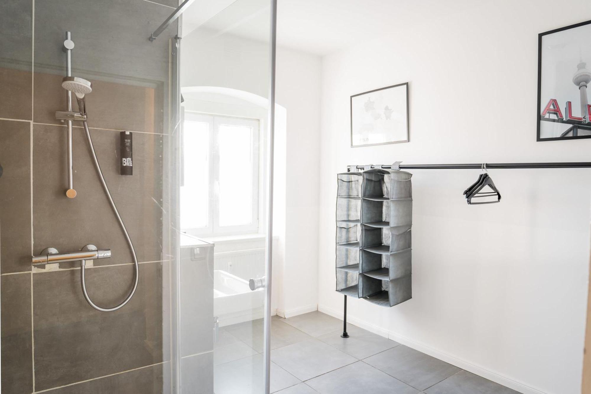 Appartamento Three Bedroom Big Kitchen Selfcheckin Street Parking