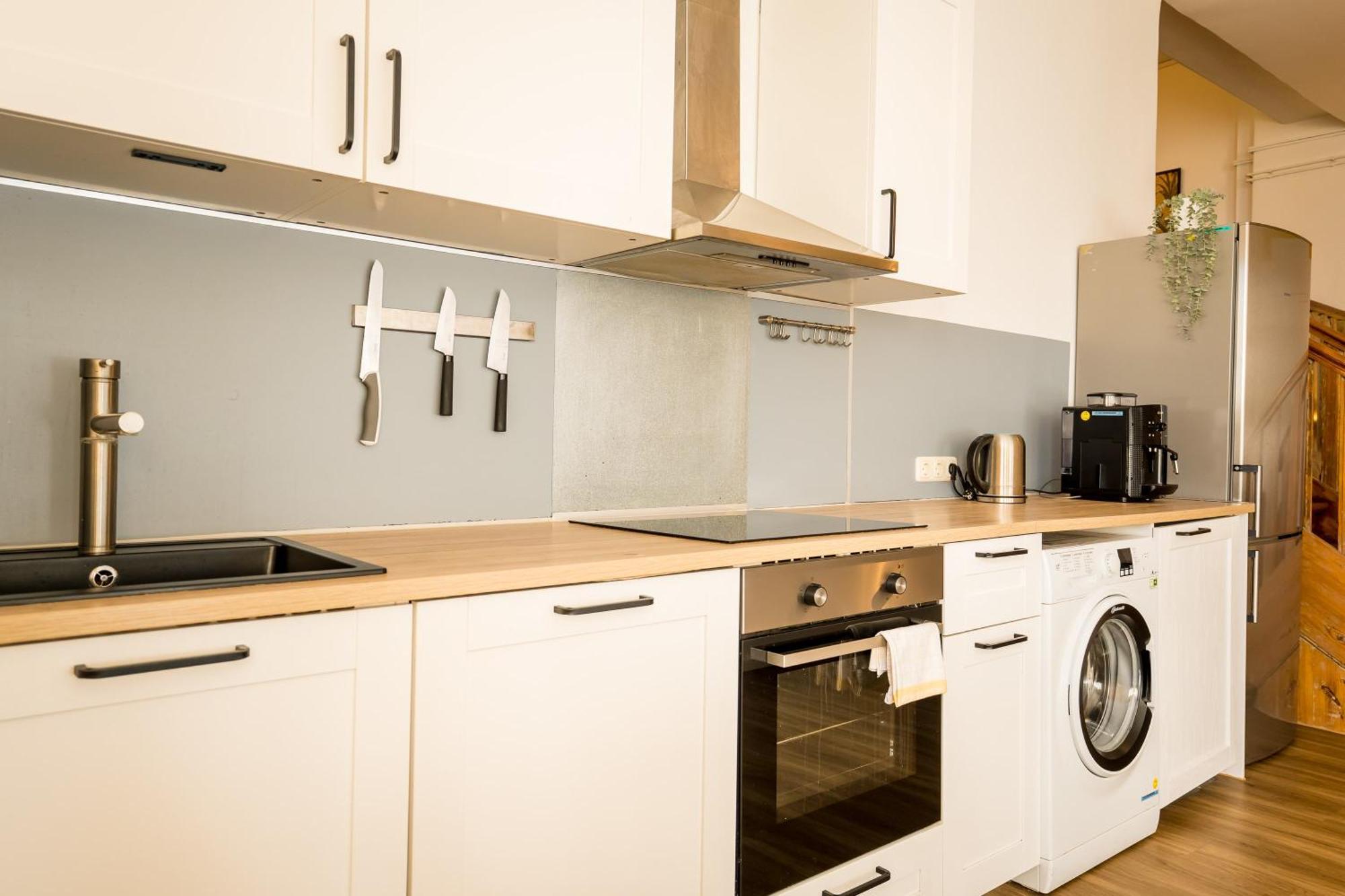 Appartamento Three Bedroom Big Kitchen Selfcheckin Street Parking